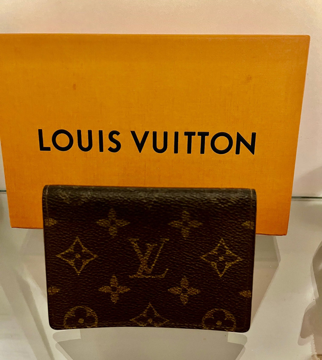 Louis Vuitton Unisex Brown Monogram Card Holder – V & G Luxe Boutique