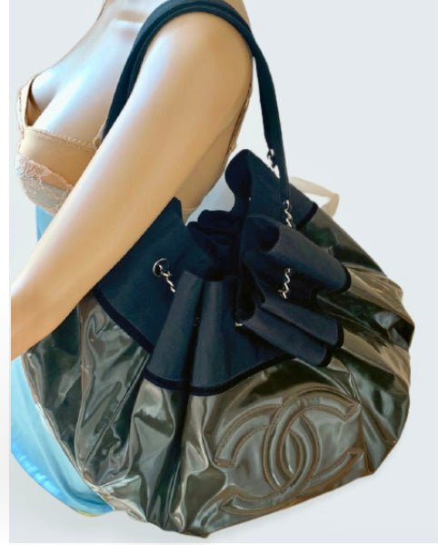 Brand New Chanel Signature CC Logo Large Hobo Tote Bag - V & G Luxe Boutique