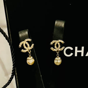 Sold at Auction: Chanel - Vintage 1984 Snake Wrapped Faux Pearl